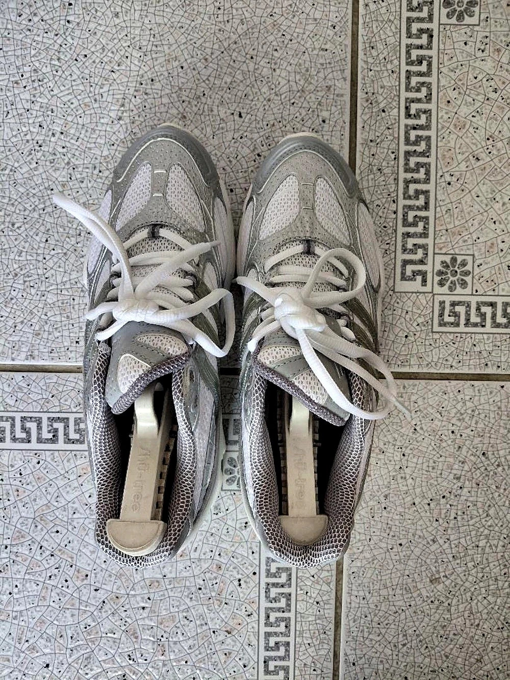 adidas Supernova Cushion 7 Athletic Shoes Gray & White US 4.5